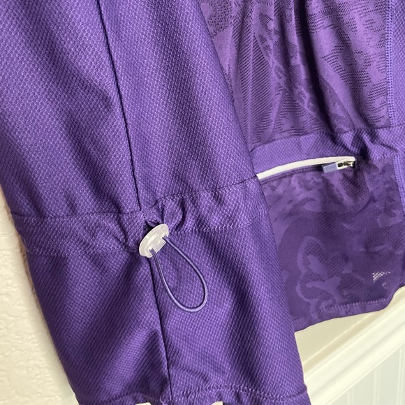 Athleta Tank with Lace and Zipper Pocket - Picture 3 of 5